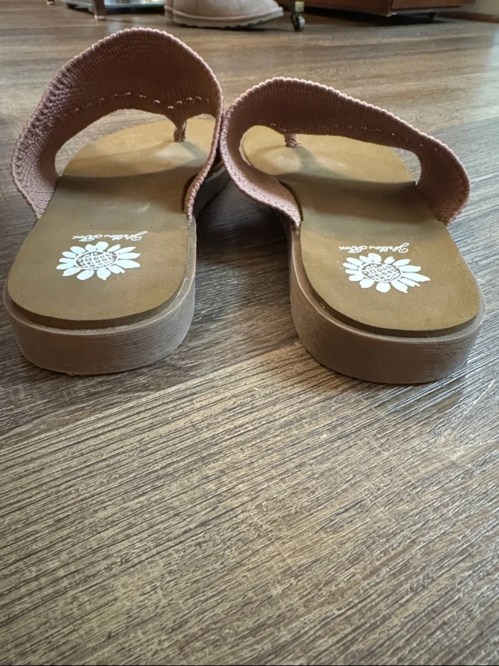 Feria Sandal / Blush / Yellow Box/ No Size present but measurement 26.3cm/10.5 - Picture 3 of 5